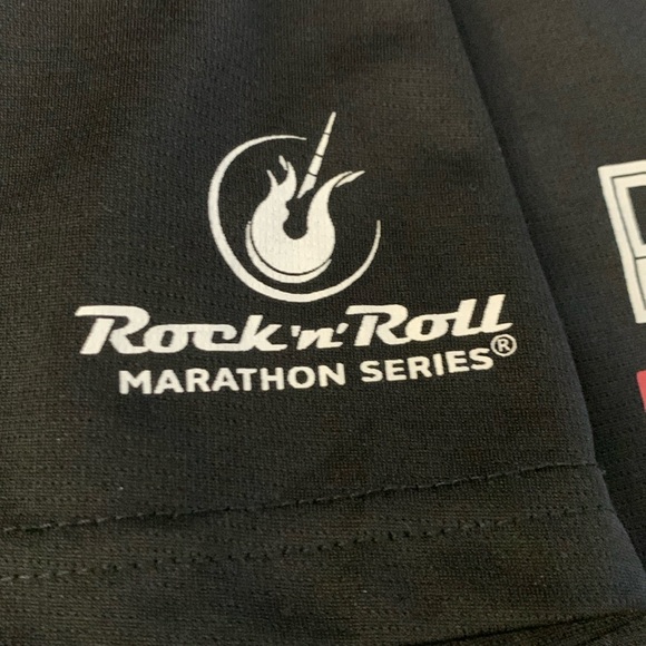 3/$20✨ Brooks Black Short Sleeve Tee Rock n Roll Series Marathon 2016 Nashville - Picture 5 of 8